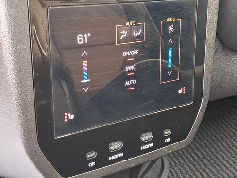 Used 2025 GMC Yukon Denali Ultimate AWD/4WD image 13