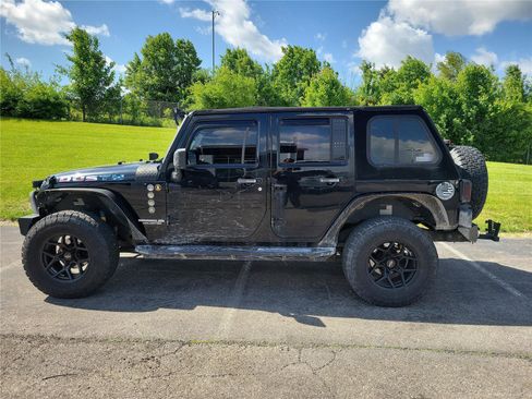 Used 2013 Jeep Wrangler Unlimited Sport AWD/4WD image 5