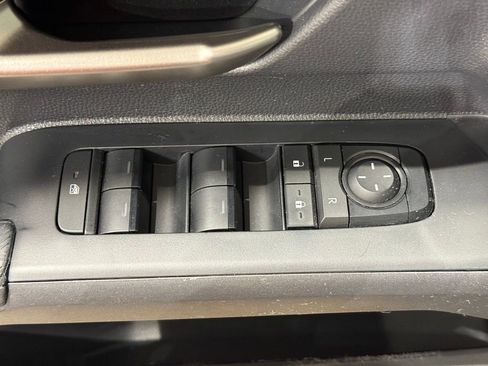 Certified 2025 Toyota Tacoma TRD Off-Road AWD/4WD image 15