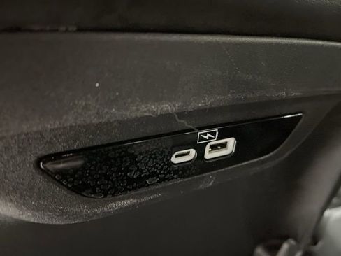 Used 2023 Chrysler Pacifica Touring-L image 27