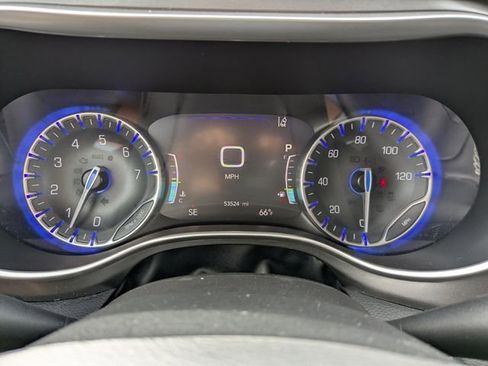 Used 2023 Chrysler Pacifica Touring-L FWD image 26