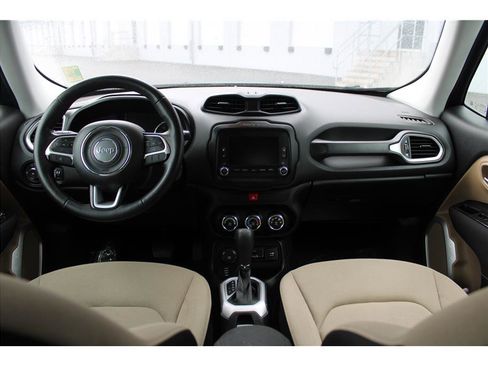 Used 2017 Jeep Renegade Latitude image 10