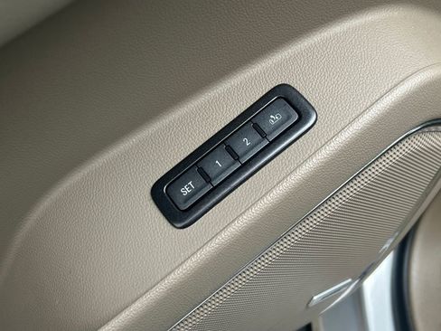 Used 2017 Chevrolet Suburban LT w/ Luxury Package image 8