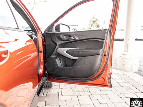 Used 2024 Chevrolet Trax RS w/ Sunroof Package FWD image 38