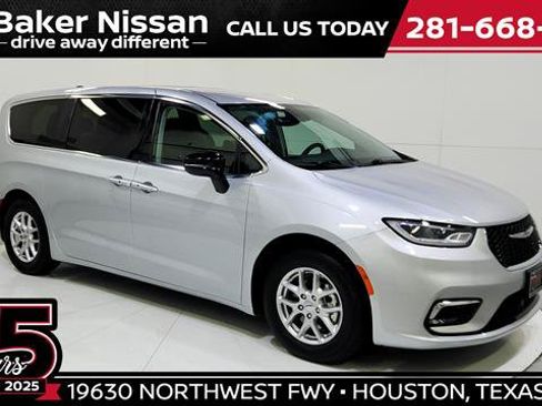 Used 2024 Chrysler Pacifica Touring-L FWD image 1