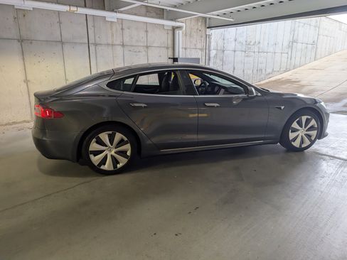 Used 2020 Tesla Model S Long Range Plus image 10