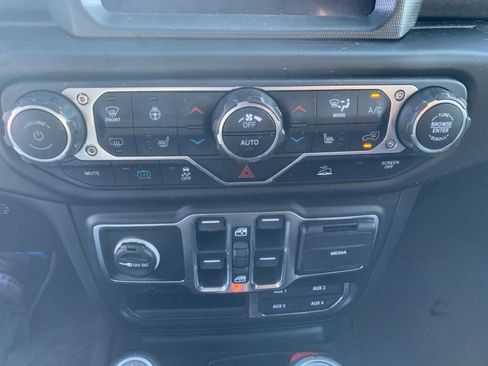 Used 2023 Jeep Wrangler Unlimited Sahara w/ Cold Weather Group image 25