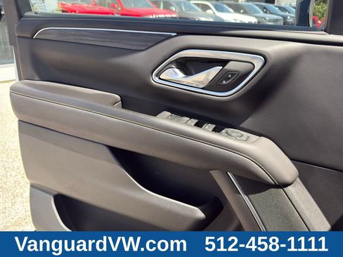 Used 2023 GMC Yukon XL SLT AWD/4WD image 25