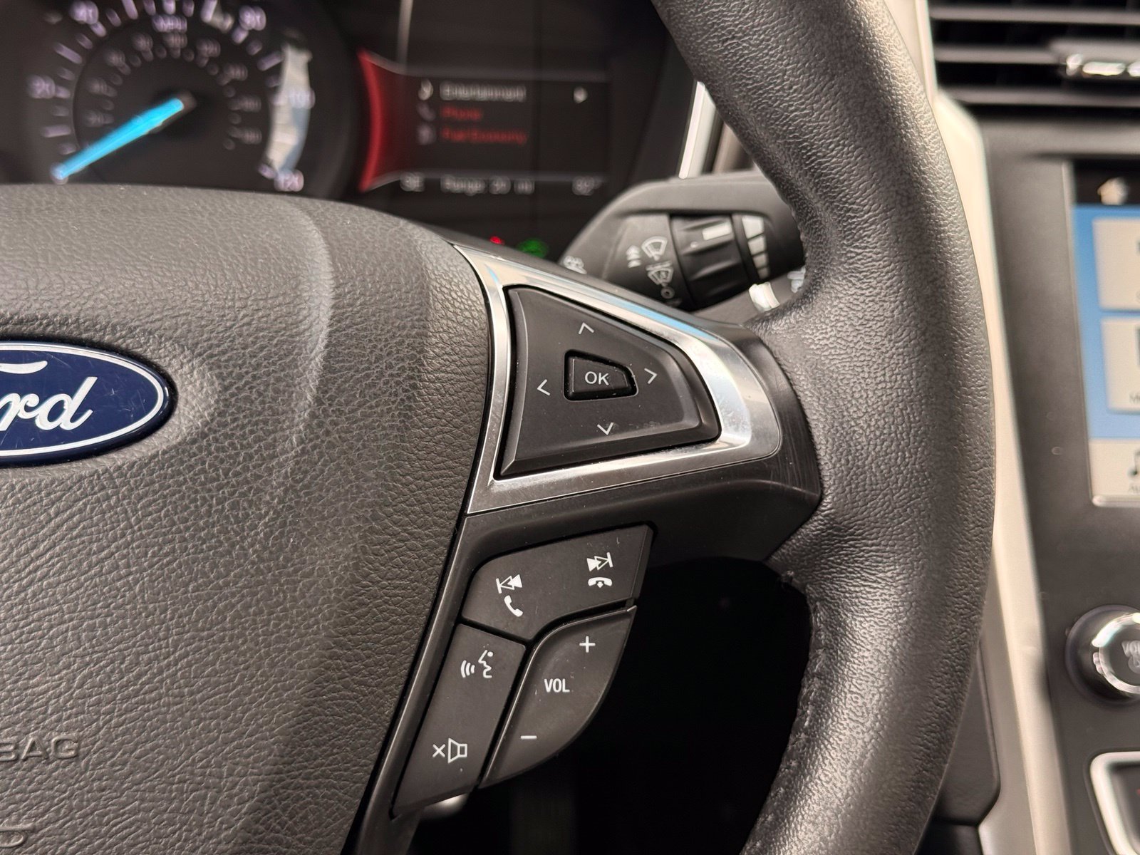 Used 2018 Ford Fusion SE w/ Equipment Group 602A FWD image 29