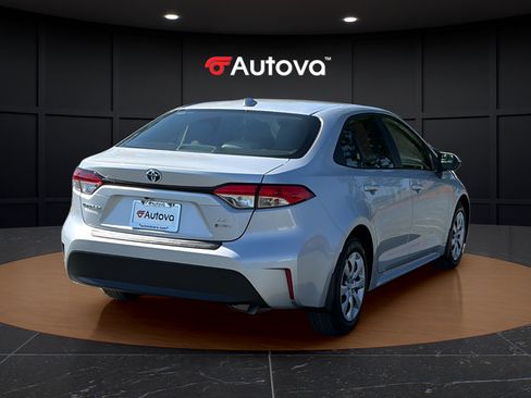 Used 2025 Toyota Corolla LE FWD image 5