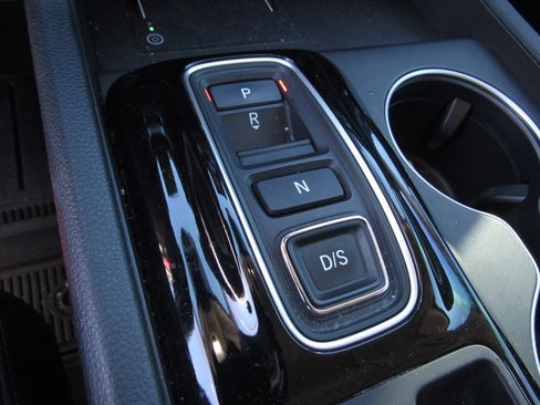 Used 2025 Honda Pilot Touring image 23