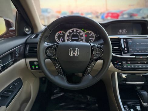 Used 2017 Honda Accord Touring image 12
