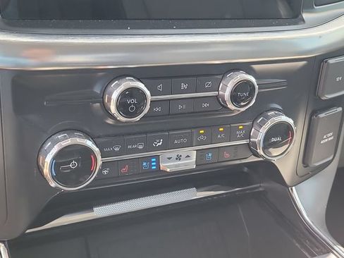 Used 2022 Ford F150 Lariat w/ Equipment Group 502A High AWD/4WD image 22