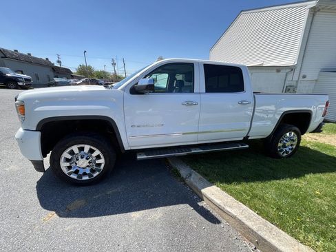Used 2016 GMC Sierra 2500 Denali w/ Driver Alert Package AWD/4WD image 4