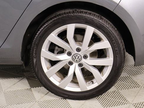 Used 2019 Volkswagen Golf SE w/ Driver Assistance Package image 19