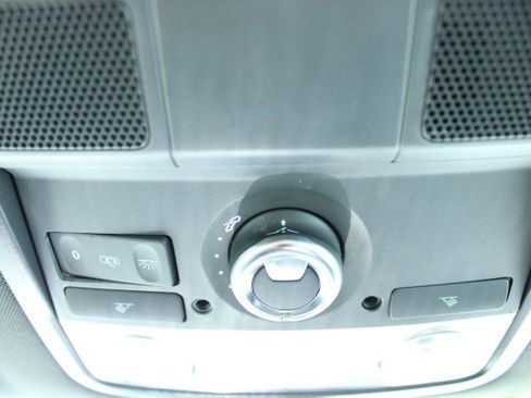 Used 2018 Volkswagen Beetle 2.0T Dune FWD image 33