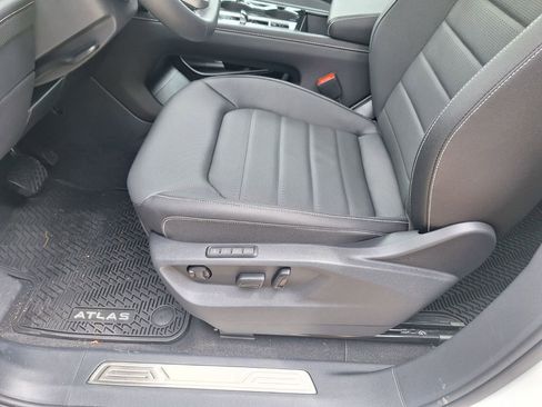 New 2025 Volkswagen Atlas SEL image 9