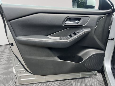 Certified 2025 Nissan Rogue SV AWD/4WD image 18