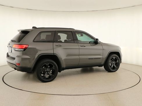 Used 2019 Jeep Grand Cherokee Laredo AWD/4WD image 7