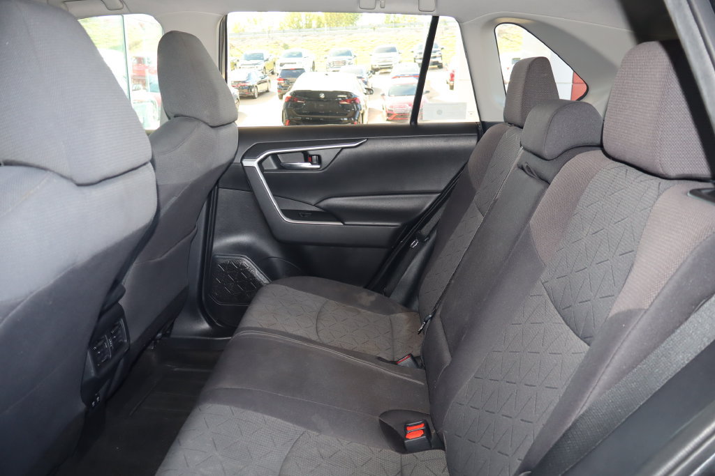 Used 2020 Toyota RAV4 XLE FWD image 32