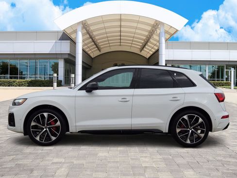 Used 2022 Audi SQ5 Prestige w/ Prestige Package image 3