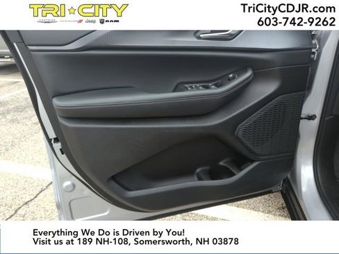 New 2025 Jeep Grand Cherokee Altitude image 10