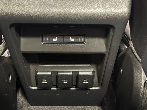 Used 2019 Land Rover Discovery Sport HSE image 31