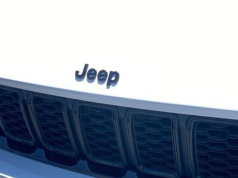 Used 2023 Jeep Grand Cherokee Altitude AWD/4WD image 26