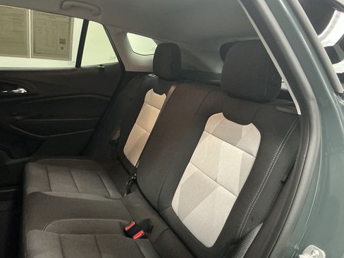 Used 2025 Chevrolet Trax LS w/ LS Convenience Package FWD image 22