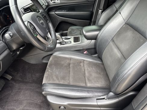 Used 2019 Jeep Grand Cherokee Altitude image 9