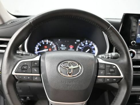 Used 2022 Toyota Highlander XLE AWD/4WD image 22