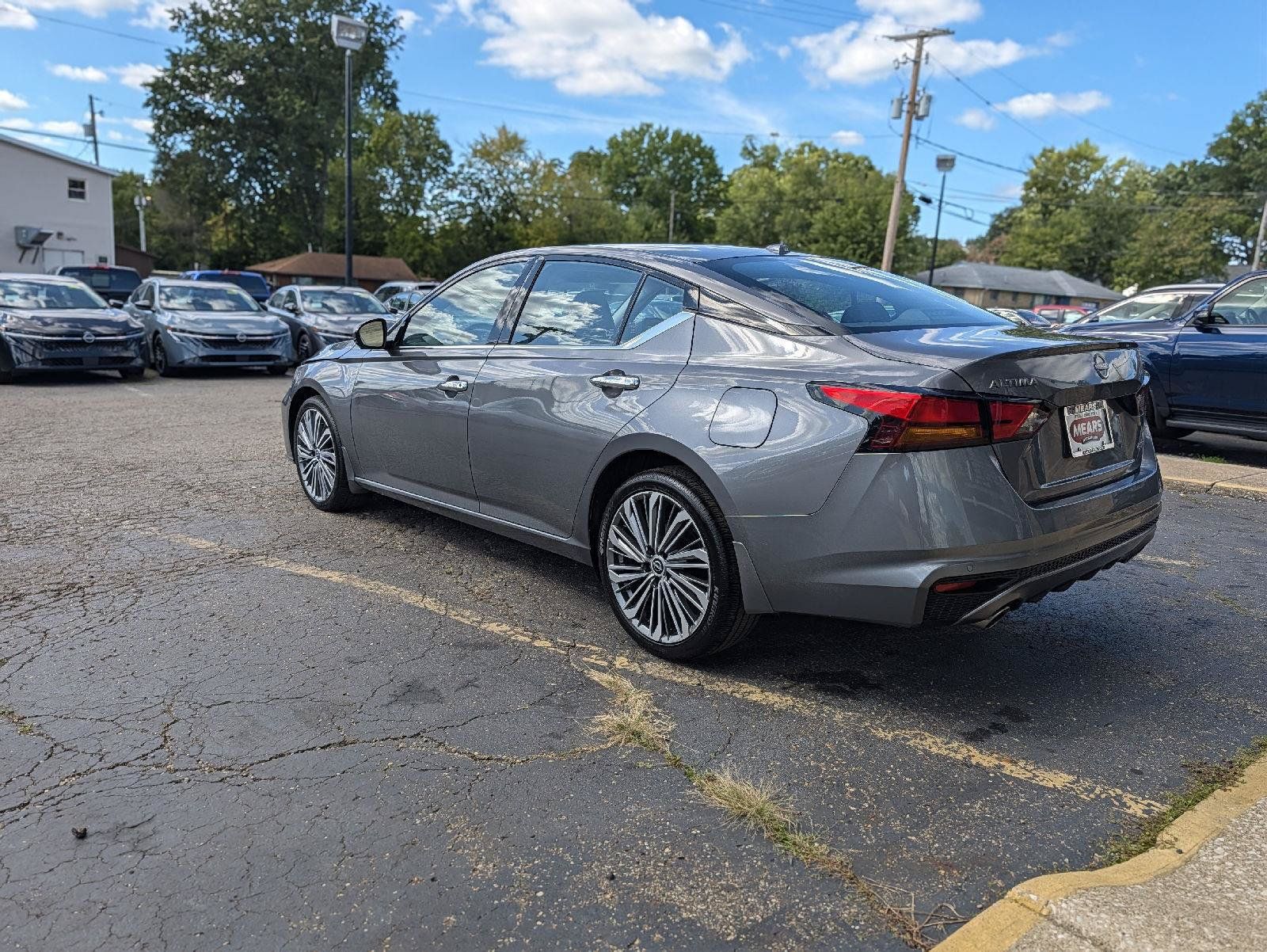 Used 2024 Nissan Altima 2.5 SL AWD/4WD image 9