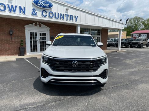 Used 2024 Volkswagen Atlas Cross Sport SEL R-Line AWD/4WD image 2