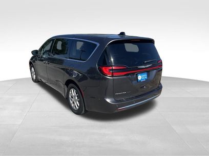Used 2023 Chrysler Pacifica Touring-L