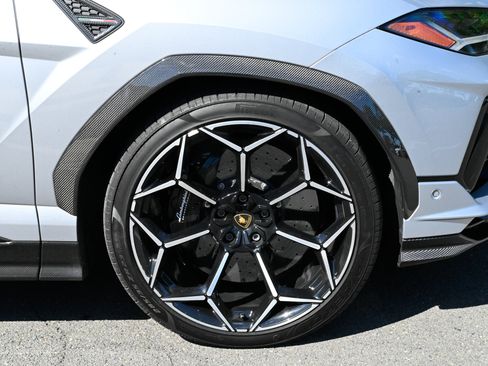 Used 2024 Lamborghini Urus Performante AWD/4WD image 12