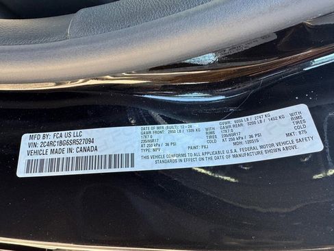 Used 2025 Chrysler Pacifica Select image 36