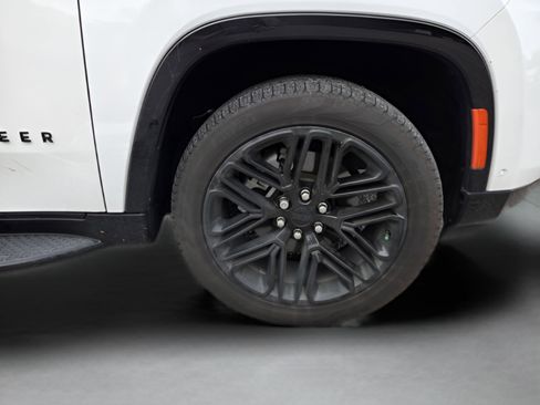 Used 2024 Jeep Wagoneer Series II image 26