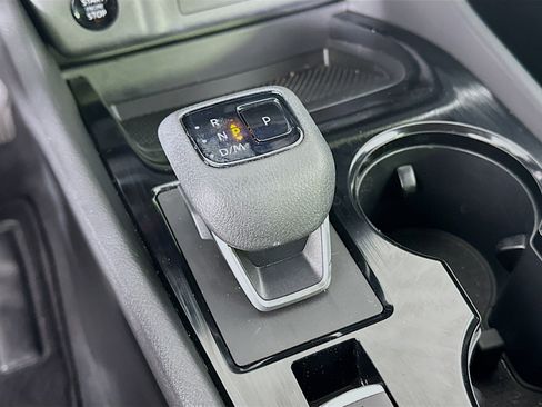 Used 2024 Nissan Rogue SV image 24