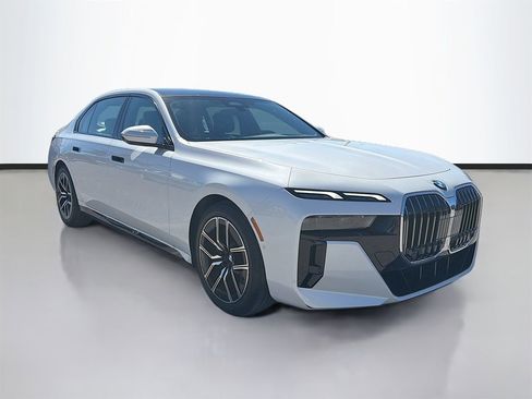 Certified 2025 BMW 740i image 2