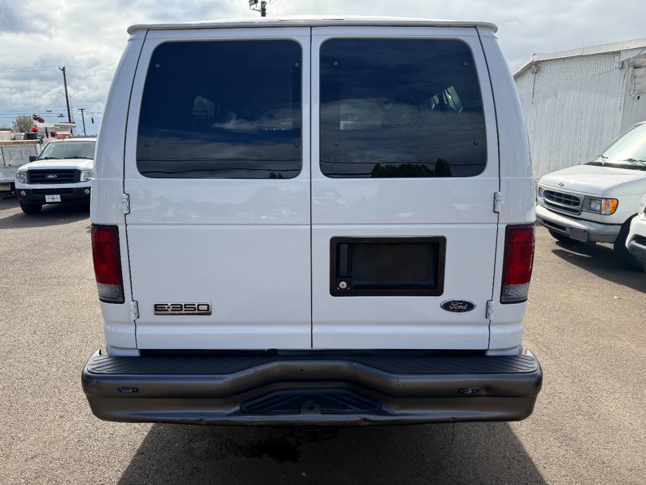 Used 2006 Ford E-350 and Econoline 350 XL RWD image 8