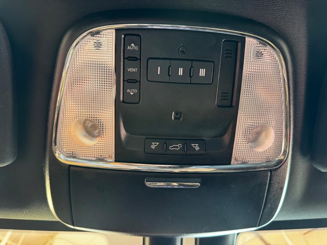 Used 2020 Jeep Grand Cherokee Limited AWD/4WD image 24