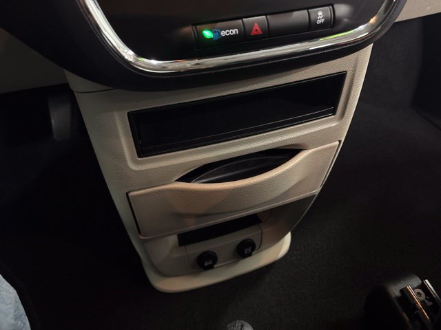 Used 2019 Dodge Grand Caravan SE w/ UConnect Hands-Free Group FWD image 38