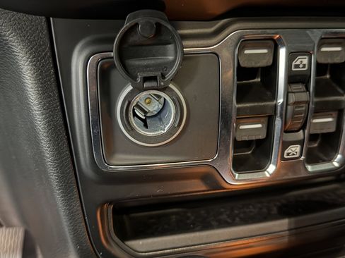 Used 2022 Jeep Wrangler Unlimited Sport image 32