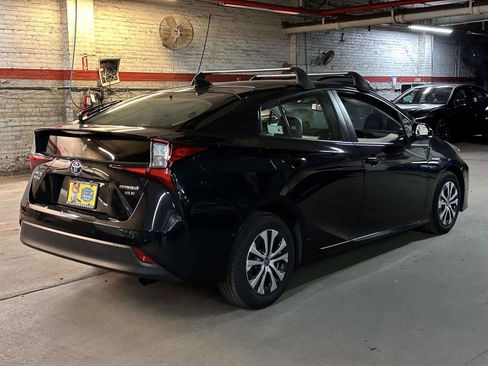 Used 2021 Toyota Prius XLE image 5