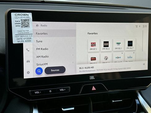 Used 2023 Toyota Venza Limited image 24