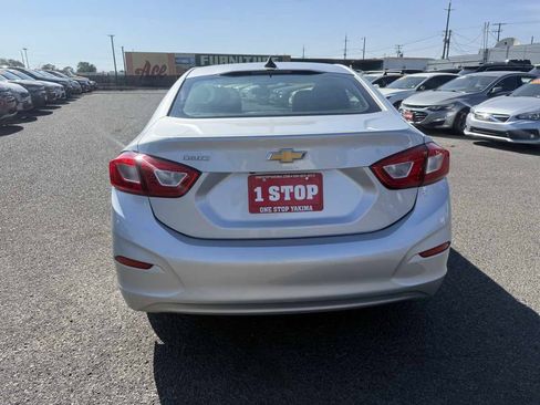Used 2019 Chevrolet Cruze LS FWD image 4