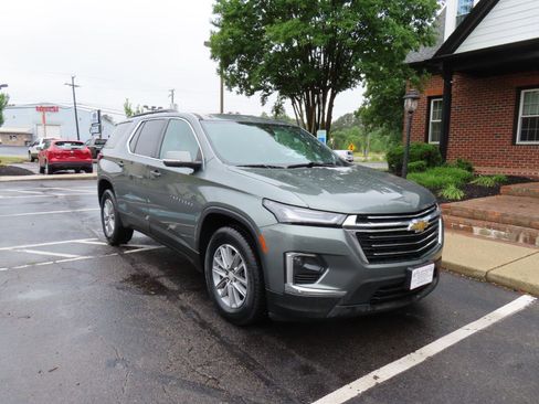 Used 2022 Chevrolet Traverse LT FWD image 11