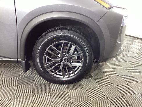 Used 2022 Nissan Rogue S image 7