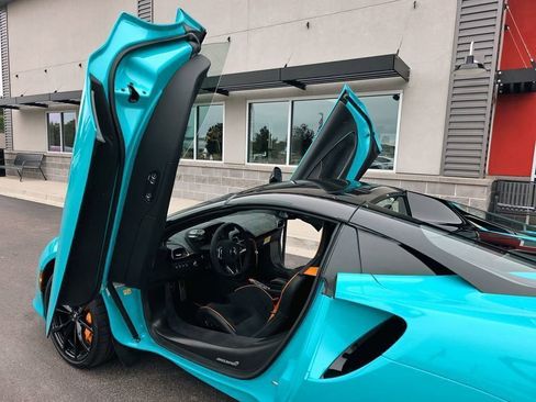 Used 2025 McLaren Artura Spider image 17