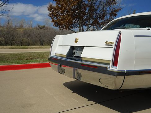 Used 1993 Cadillac Fleetwood Sedan image 30